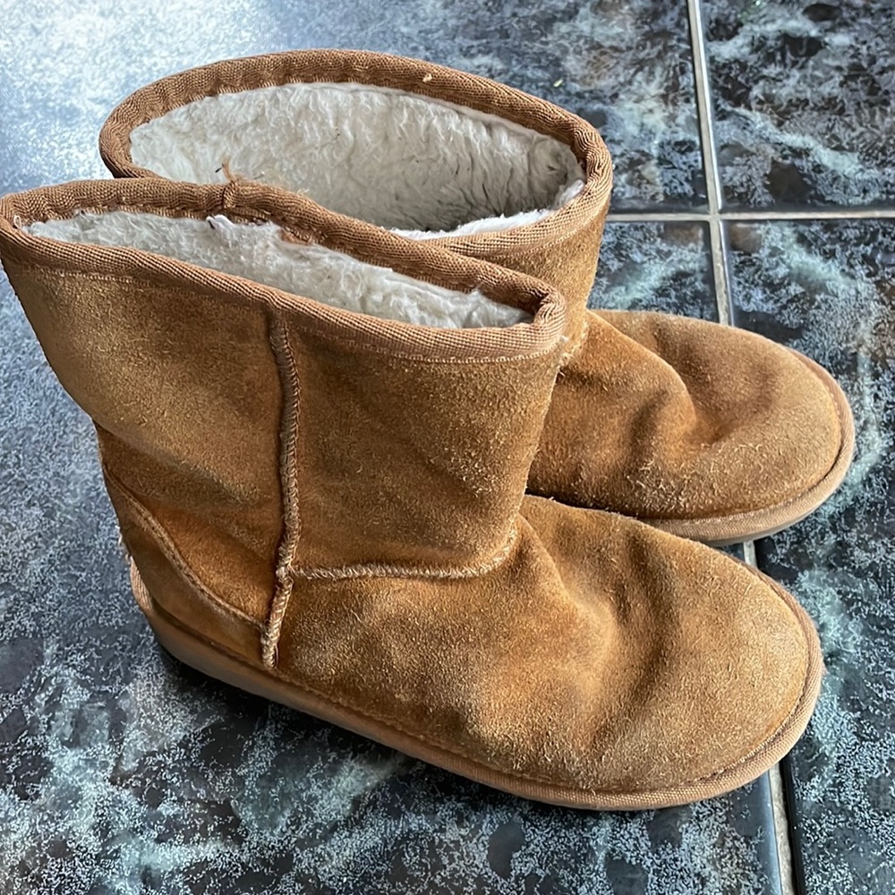 Koolaburra by UGG Little Girl Size 2 Boots EUC